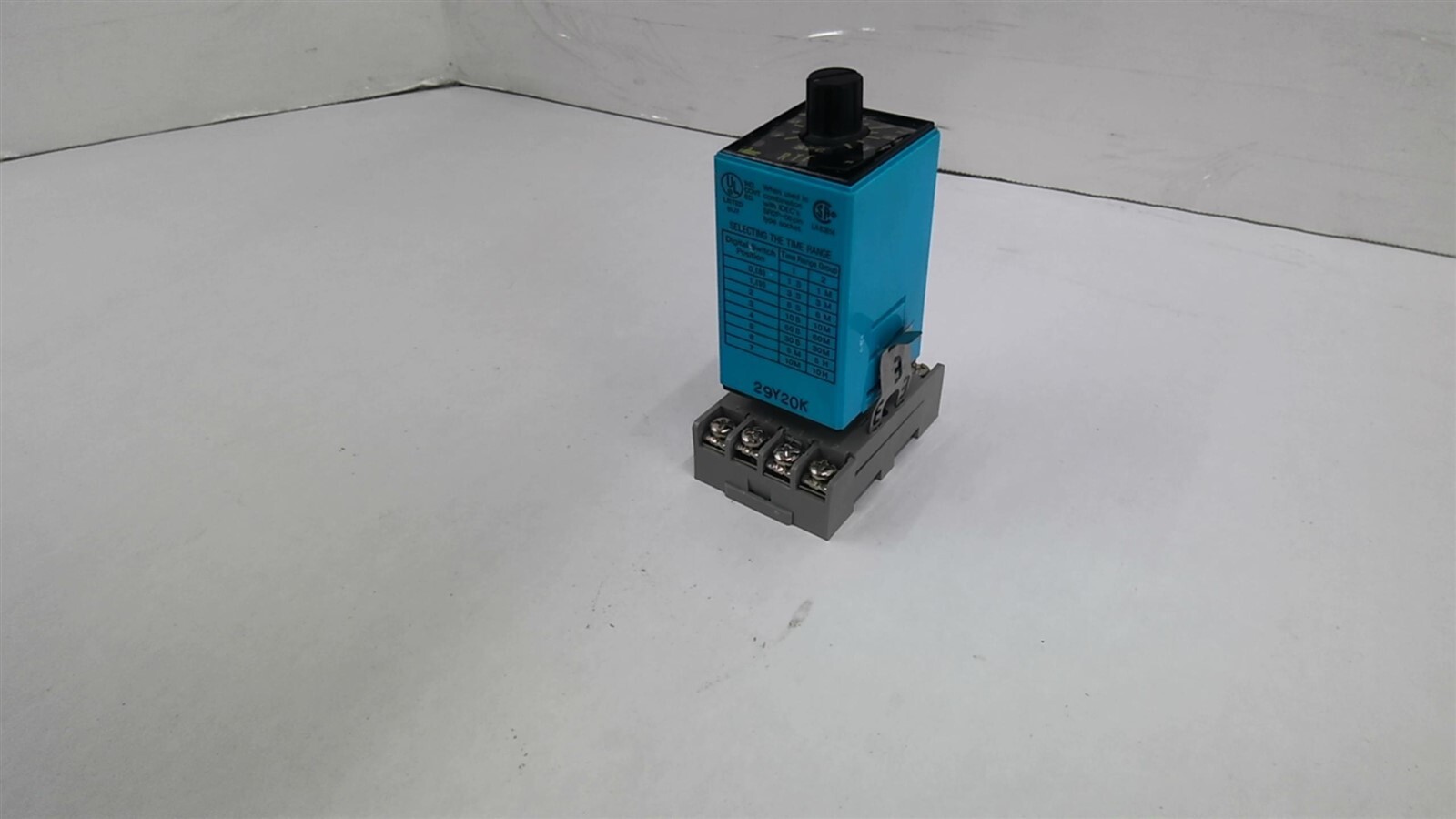 IDEC RTE-P11 Electronic Timer 120 Vac 10 Amp with Socket
