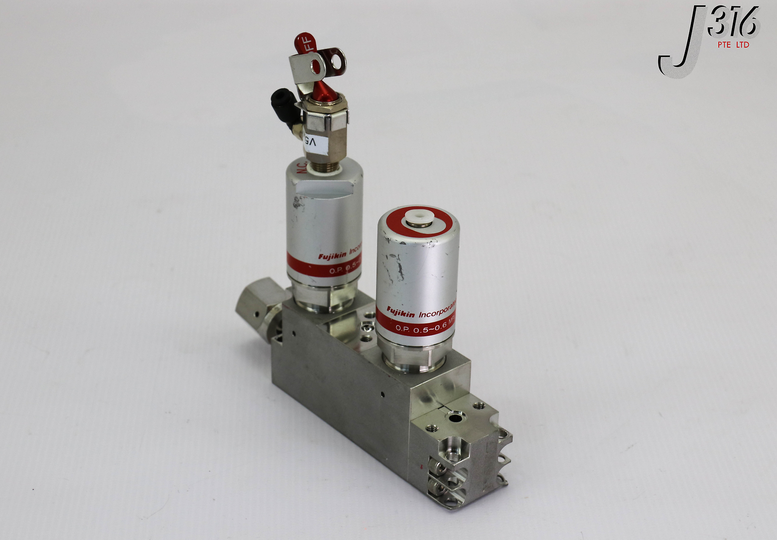 L16959 (LOT OF 30) FUJIKIN BLOCK VALVES, TYPE N.C., O.P. 0.5~0.6MPA 567512