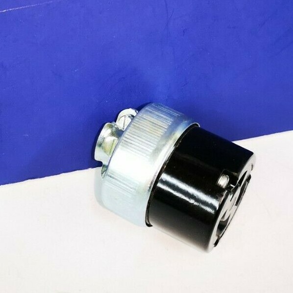LEVITON 3W Locking ARMORED CORD CONNECTOR Female Plug 10A 250V 15A 125V 5156 NEW