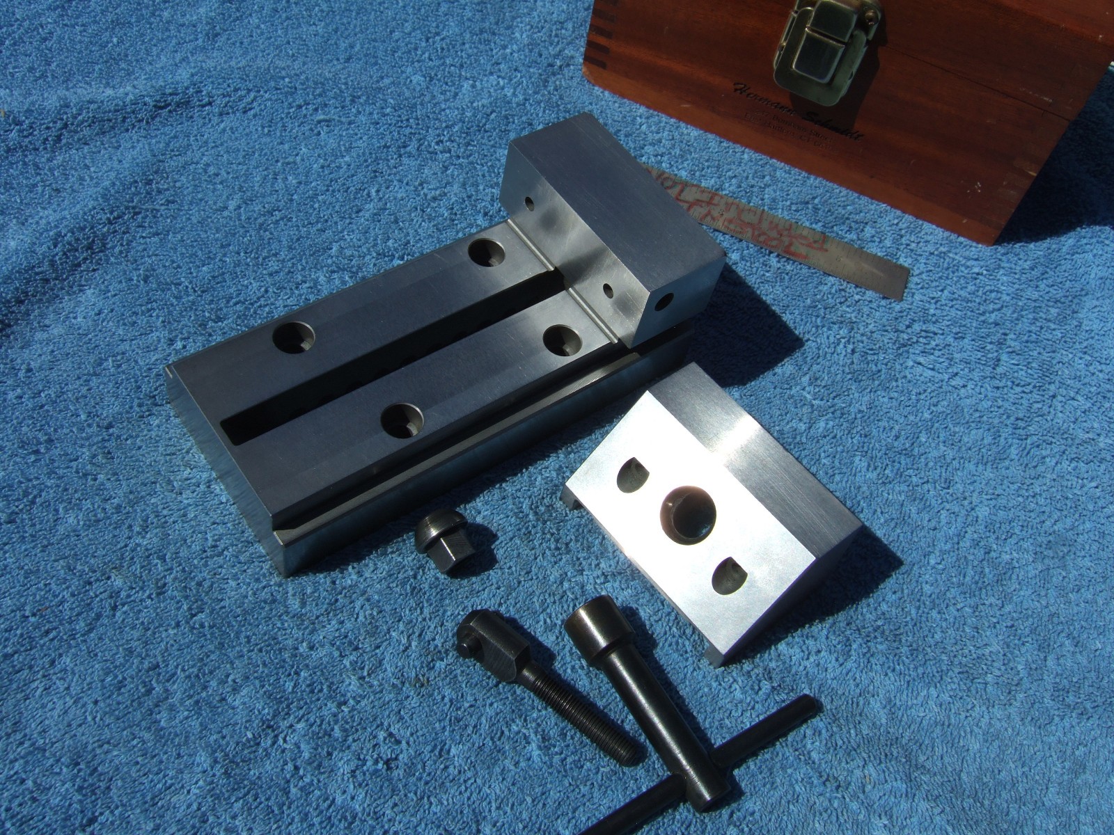 Hermann Schmidt V0 4 toolmakers grinding screwless vise 3in 4in cap B4 MACHINIST