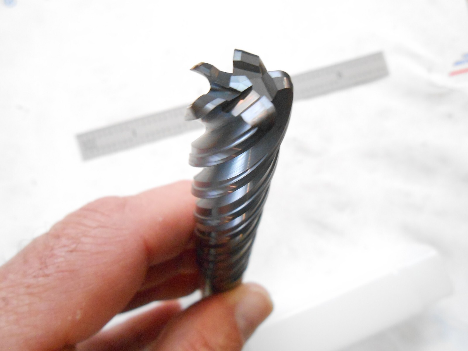 NEW WIDIA 5/8″ DIA X 2-1/2″ LOC X 5-1/4 OAL X .09″ CR 5FL NON-CC CARBIDE ENDMILL