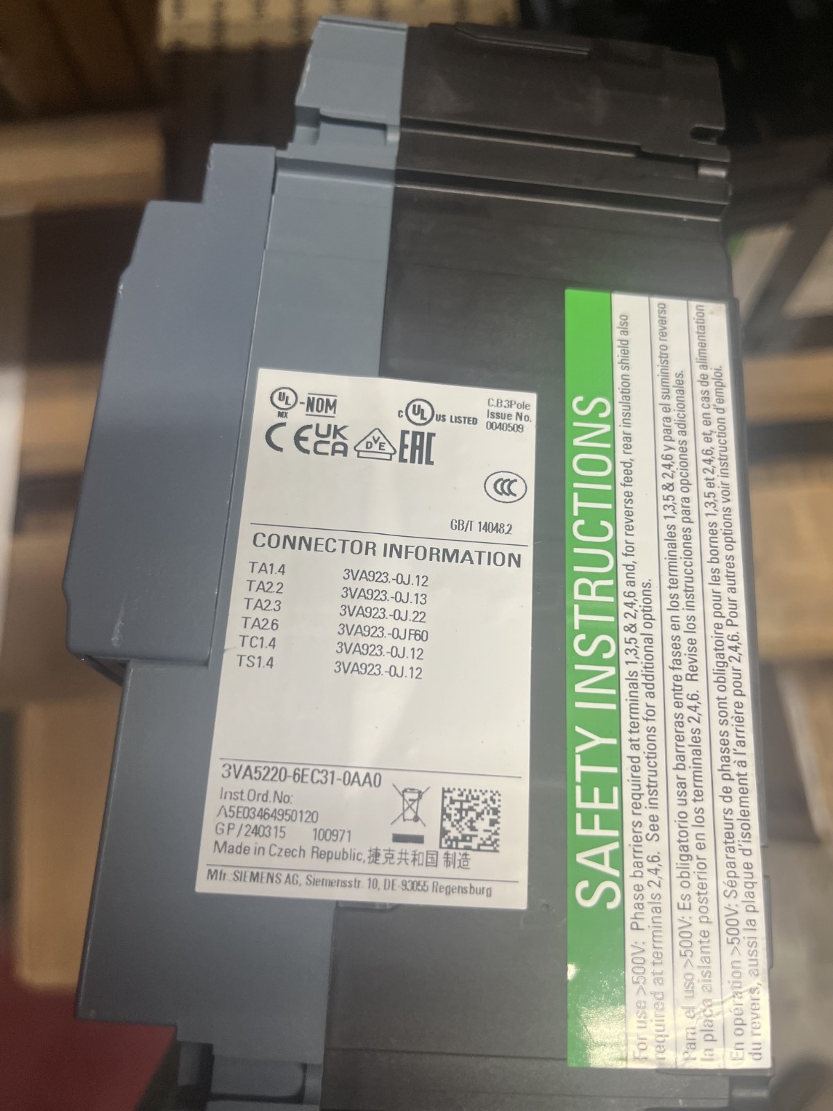 Siemens 3VA5220-6EC31-0AA0 3P 200A 480V breaker, replaces FXD63B200