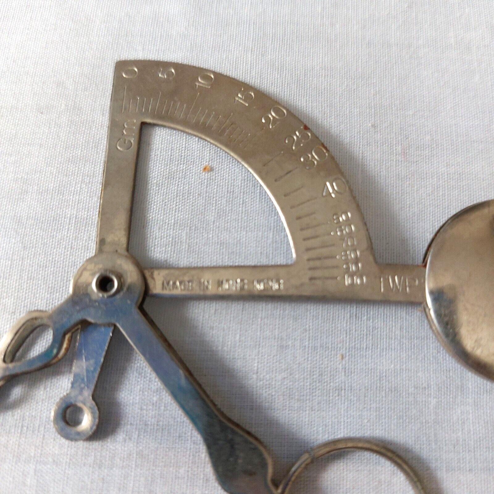 Vintage Weight Scale, Made in Hong Kong * As is missing Clip See pics
