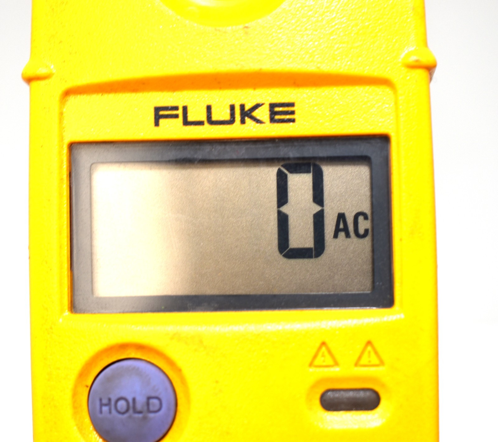 Fluke T5-600 600V Basic Electrical Tester, Automatic AC/DC Voltage Meter