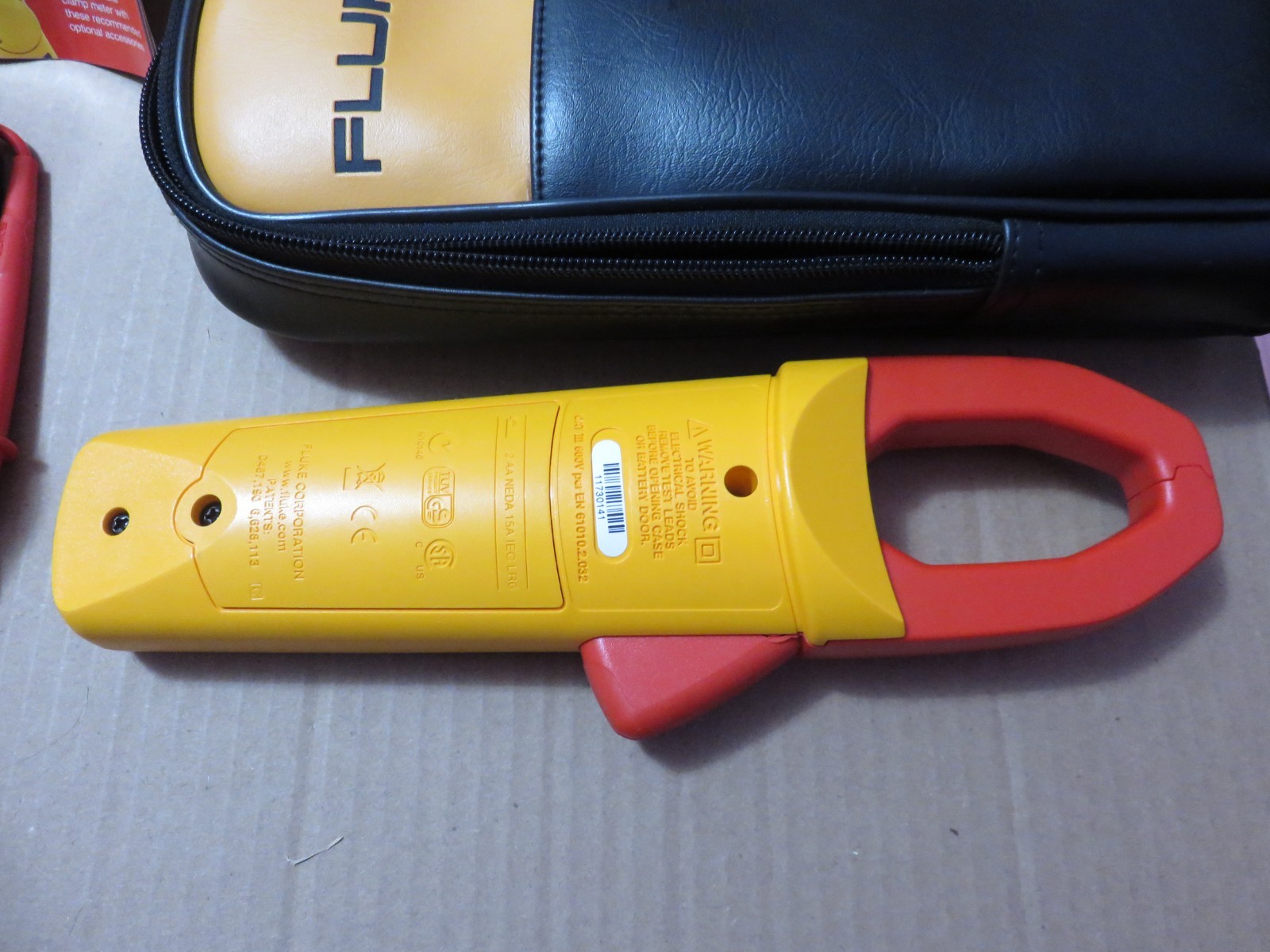 Fluke 336 True-RMS 600 Amp600 Volts AC/DC Current Clamp Meter CAT III Rated