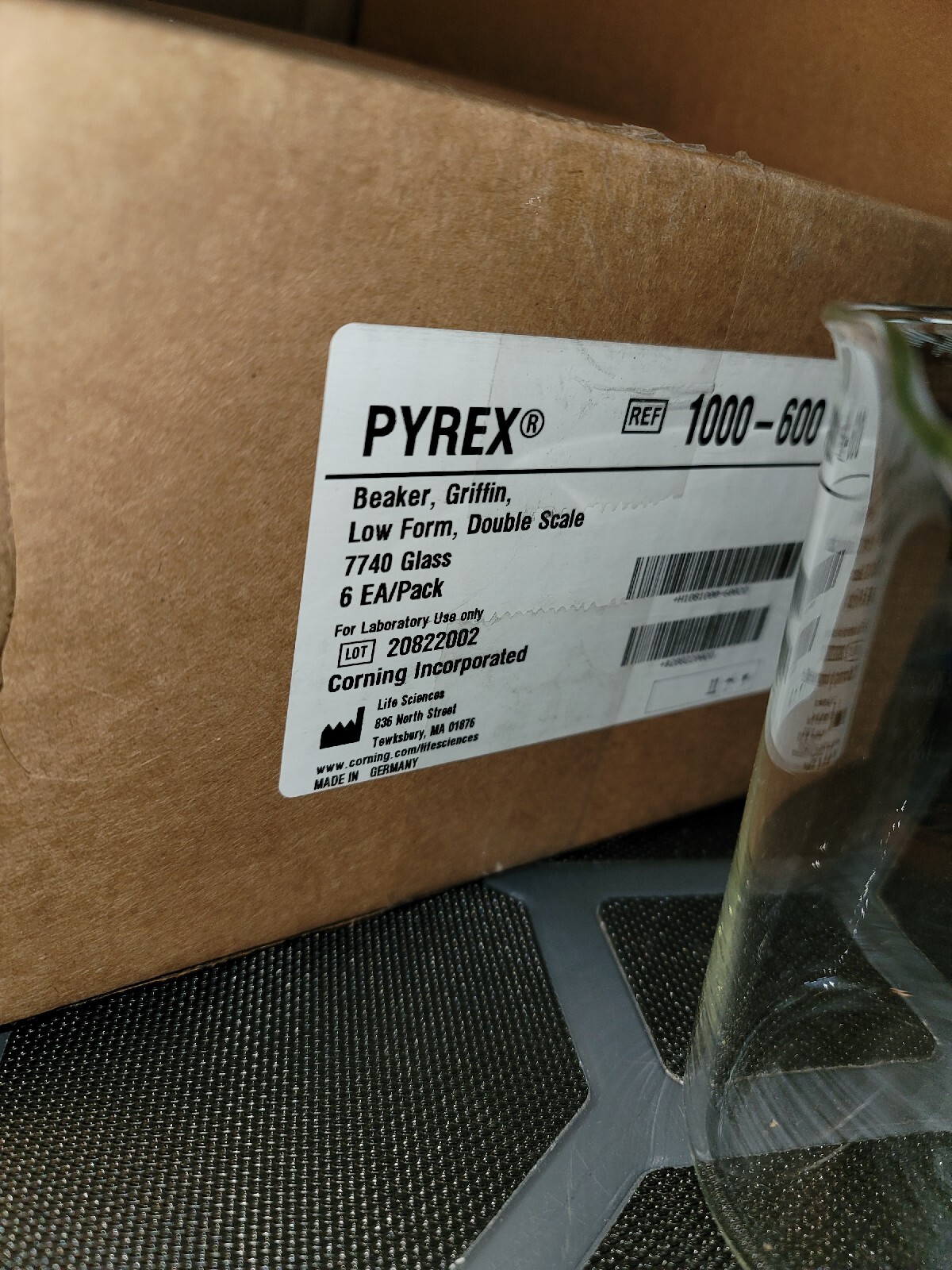 PYREX 1000-600, 600ml Griffin Low Form Beaker, Double Scale, Graduated (qty 6)