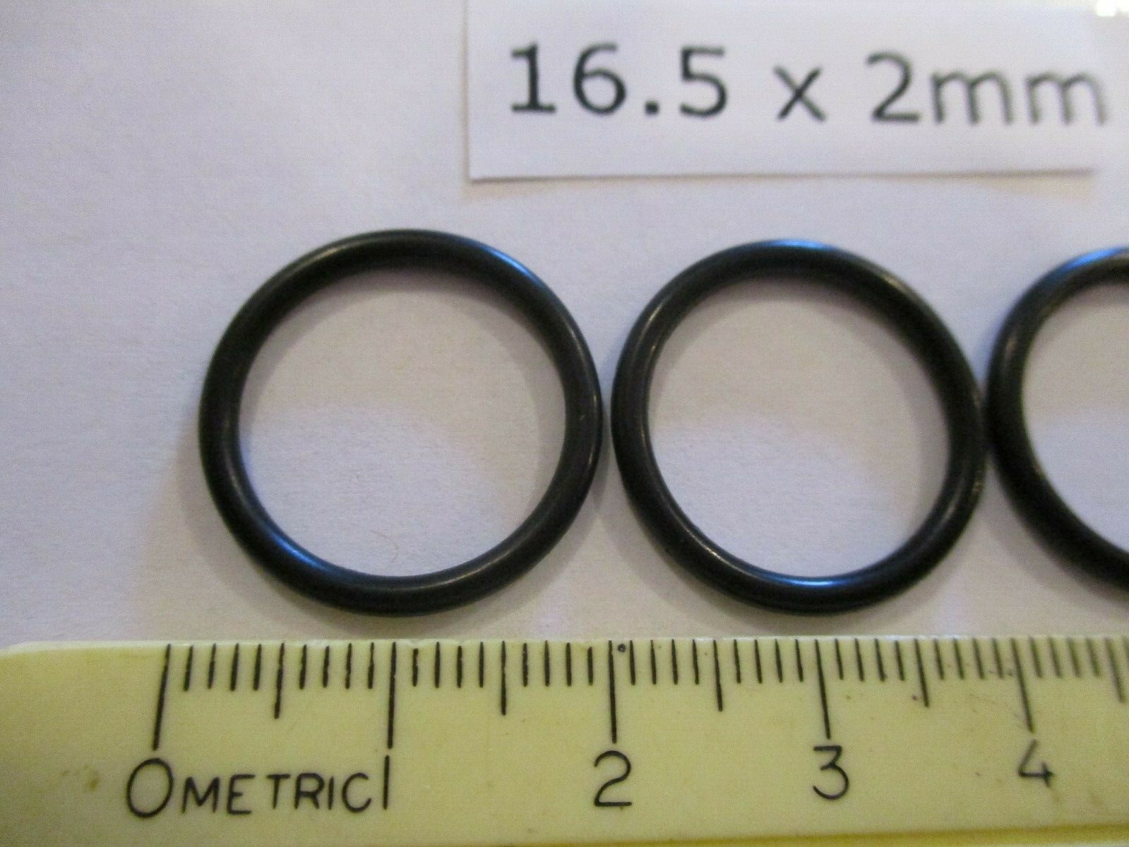16.5mm ID x 20.5mm OD x 2mm thick O-ring. Buna-70. Quan 5.