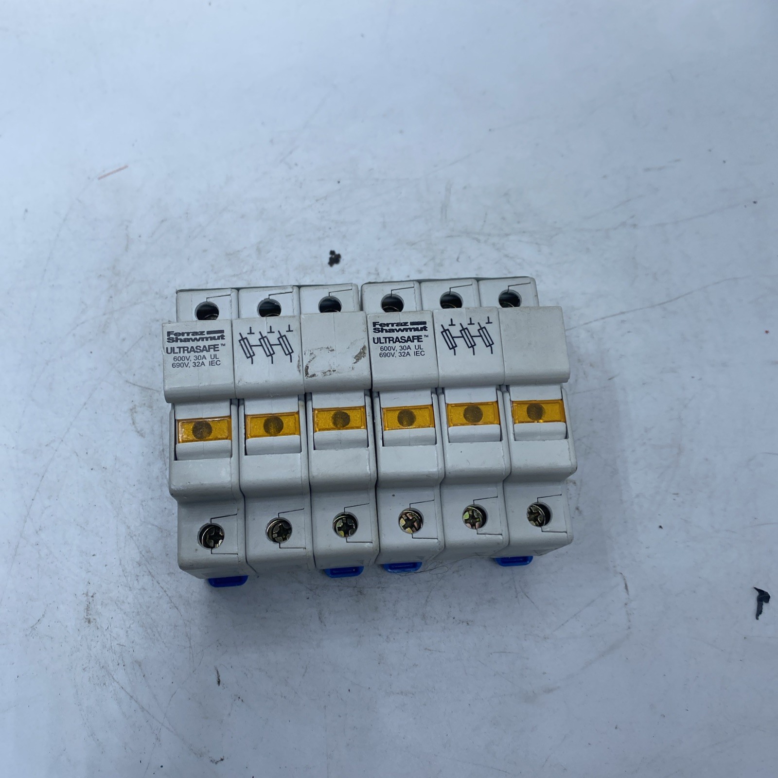 Ferraz Shawmut USM3I UltraSafe Midget Fuse Holder 30A 600V 3P Y219073 LOT OF 2
