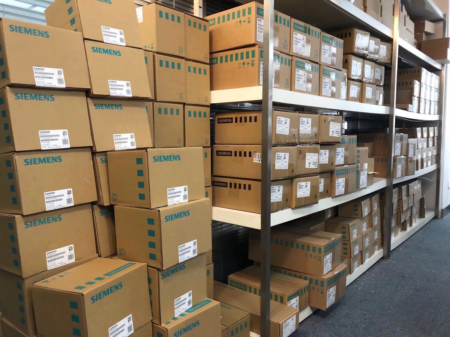 6ES7223-1PL32-0XB0 New original SIEMENS 6ES7 223-1PL32-0XB0 PLC Fast delivery
