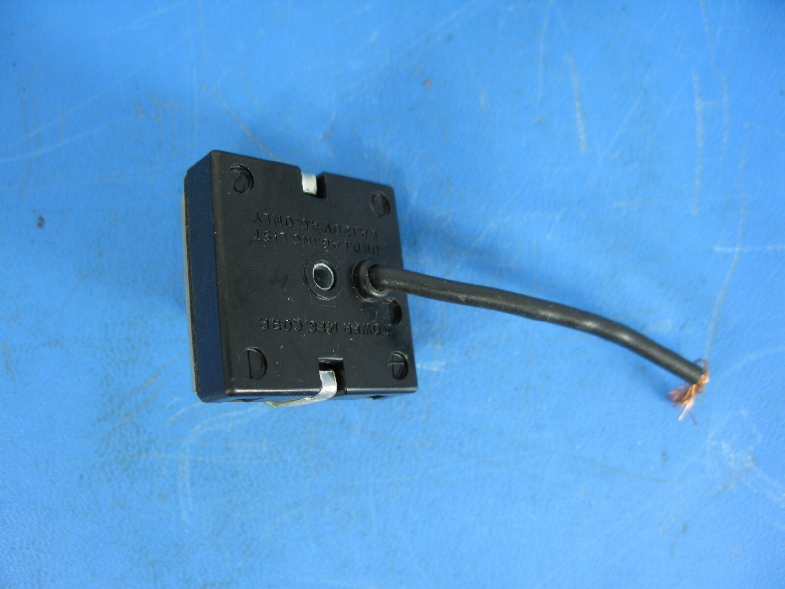 (1) *NEW* TOWER 13627 5 POSITION 1/10HP 120VAC 3A 240VAC 12A 120VAC 6A 120VAC