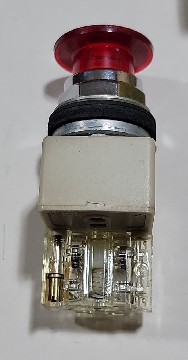 Square-D 9001-KR9P1RH13, Illuminated Red Push-Pull E-Stop, 110-120VAC, 1NO+1NC