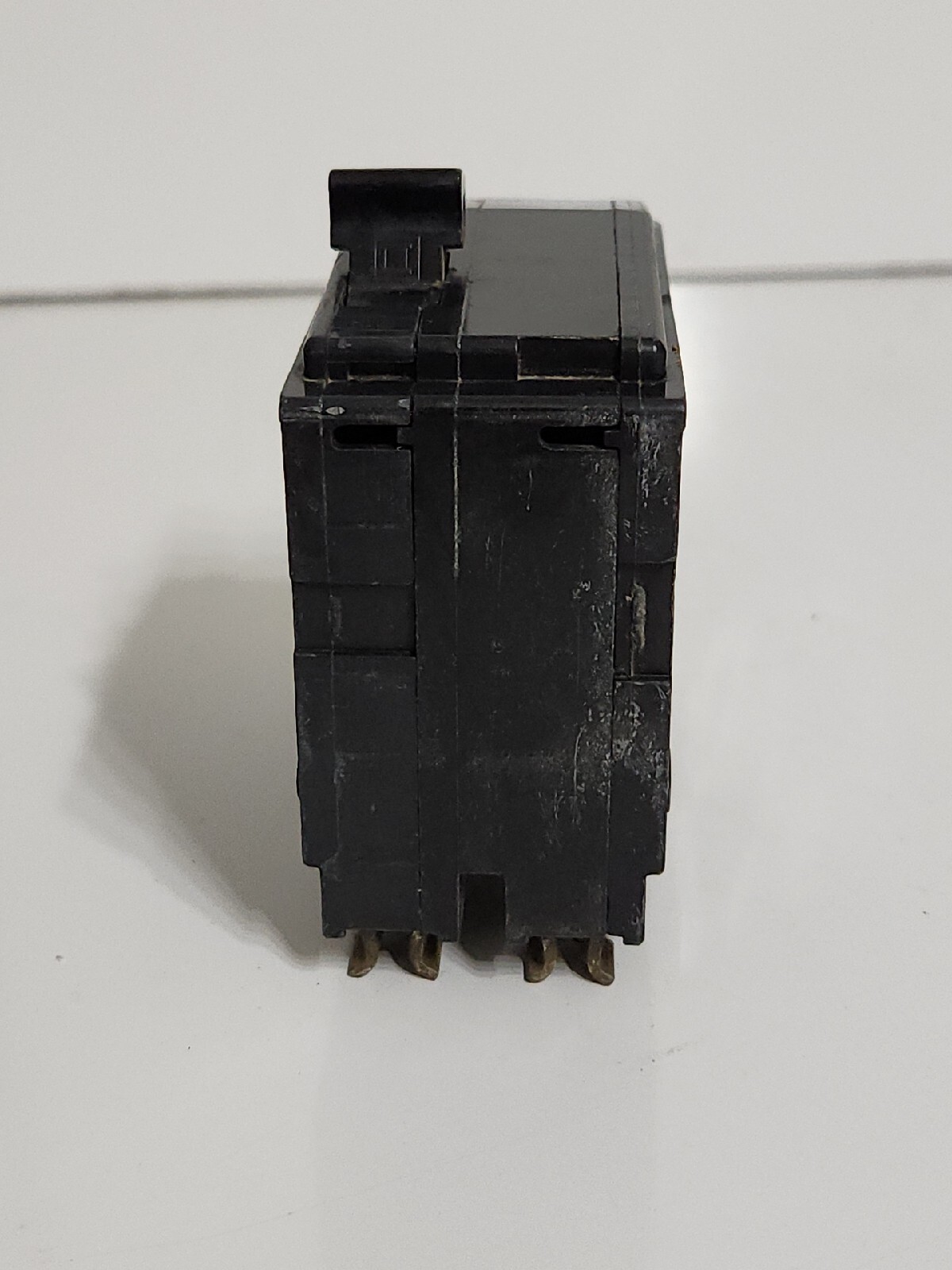 Square D QO260 2 Pole 60 Amp 120 240V AC Type QO Plug In Yellow  Circuit Breaker