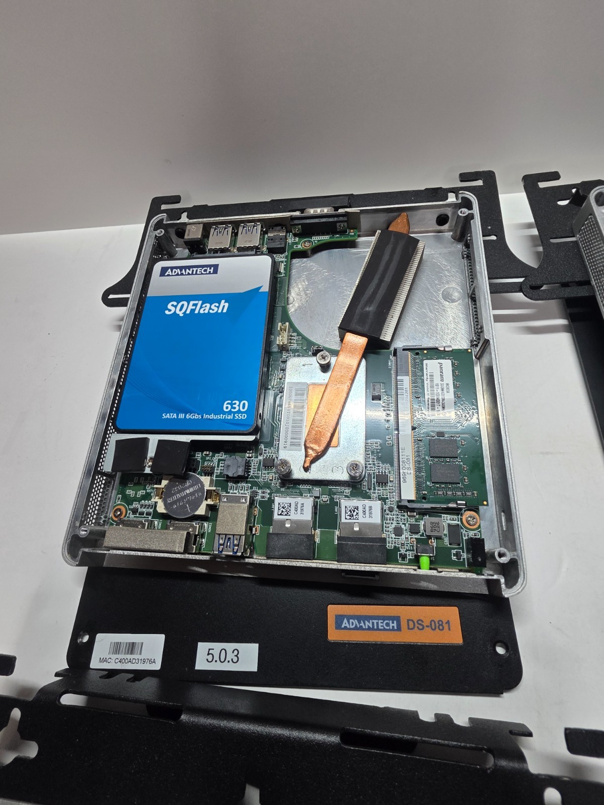 Advantech DS-081GB-U2A1E 4GB RAM Intel Digital Signage Player DS-081