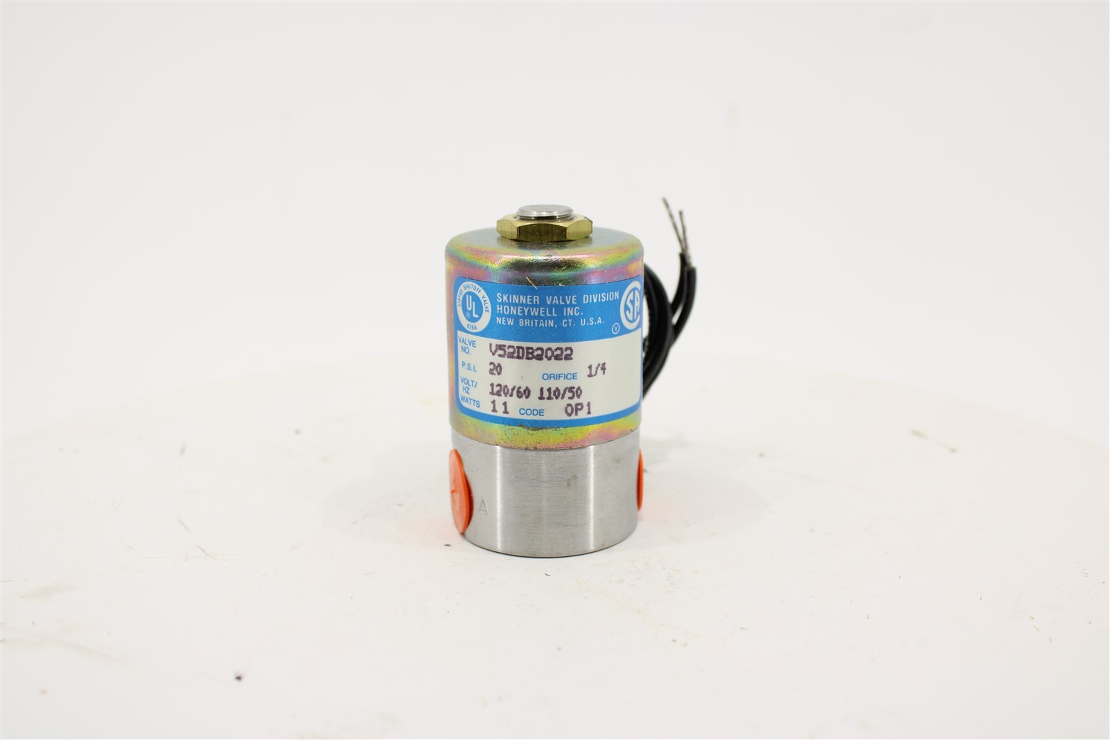 Honeywell Skinner V52DB2022 2-Way NC Solenoid Valve | 120V AC | 1/4 NPT | 10W