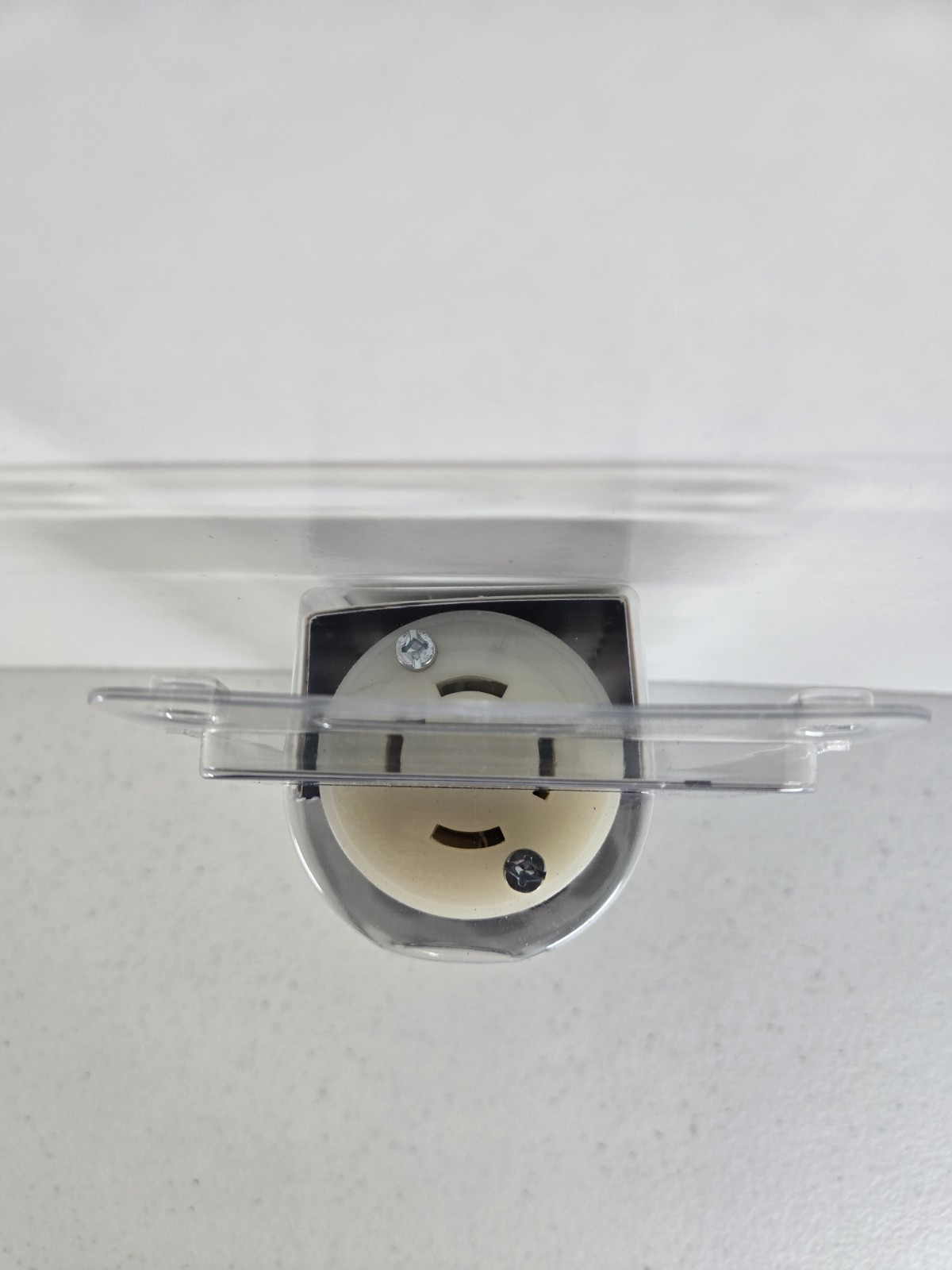 Leviton 30 Amp 125/250-Volt Locking Connector, Black and White 2713-CS