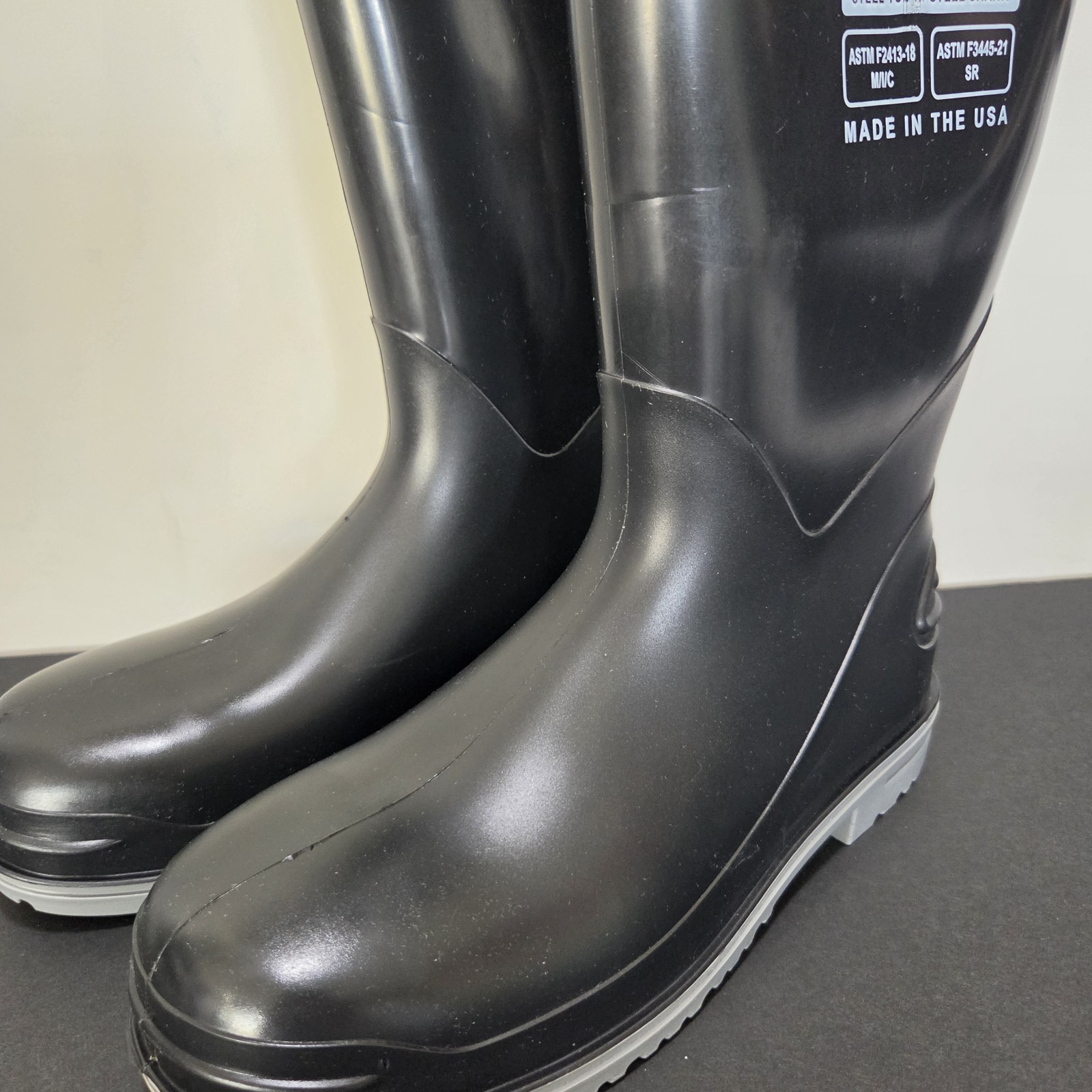 Dunlop Women’s/Men’s Rubber Boot, Steel Toe, 16″ Height, Black, Size M-6 W-8