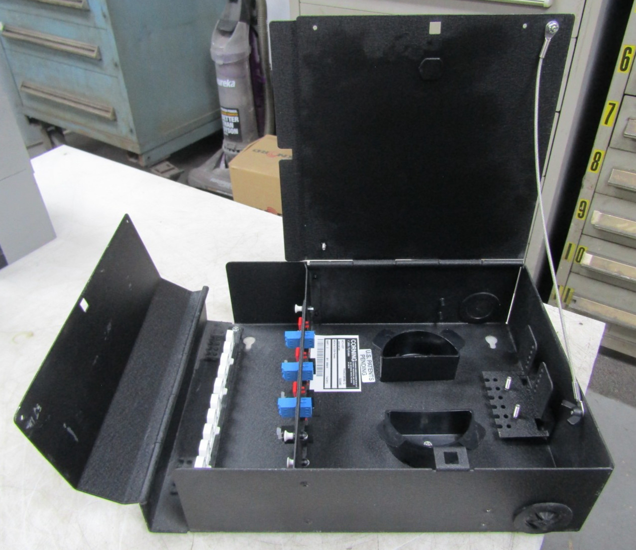 💥CORNING 2 PANEL WALL MOUNT ENCLOSURE HOLDS CCH FIBER PANELS WCH-02P