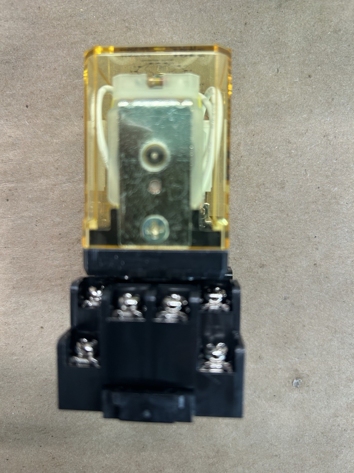 IDEC RR3PA-UL Plug-In RELAY 3PDT 10A 120VAC W/Base