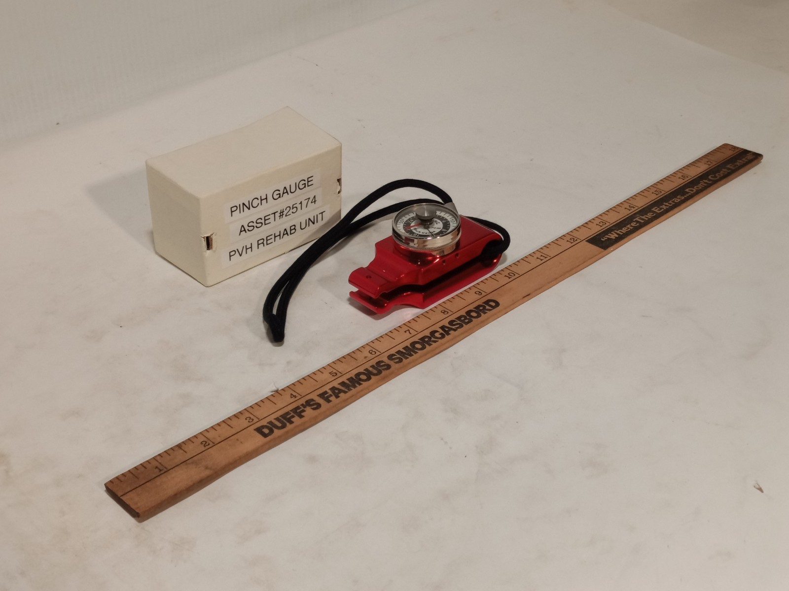 B&L Engineering PG-60 pinch gauge, 60 lb/24 kg hand strength tester red As shown