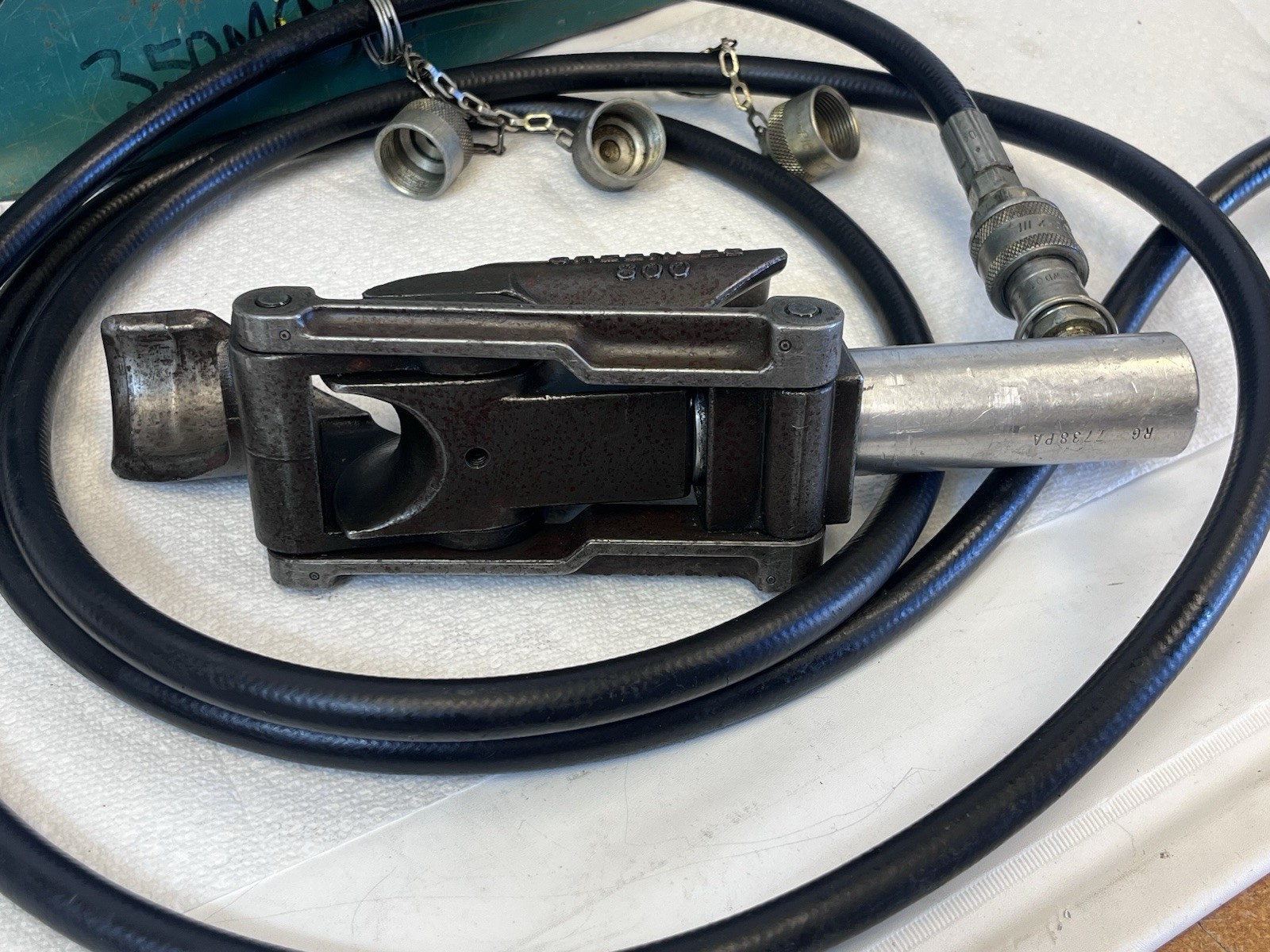 GREENLEE 800 HYDRAULIC CABLE BENDER WITH GREENLEE 1725 HYDRAULIC FOOT PUMP