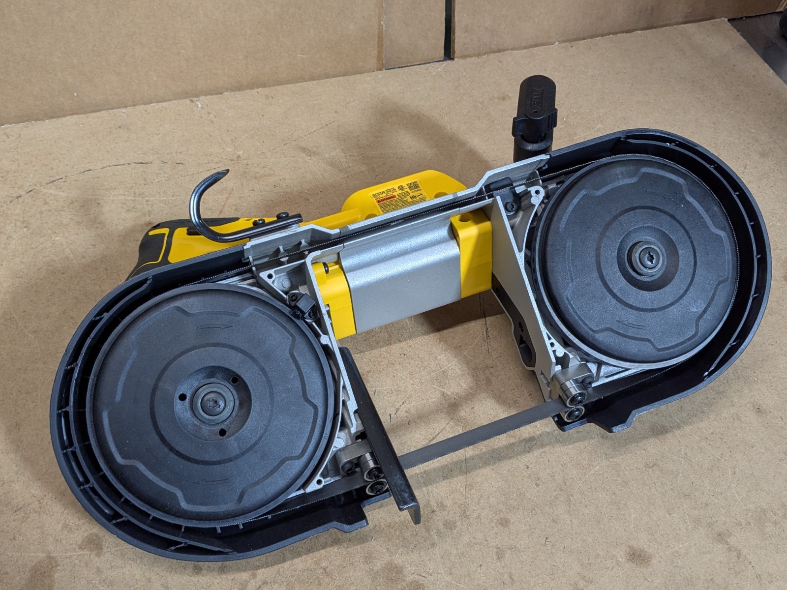 Dewalt 20V MAX Cordless Deep Cut Bandsaw 490 SFPM 5″ x 4-3/4″ Capacity DCS374