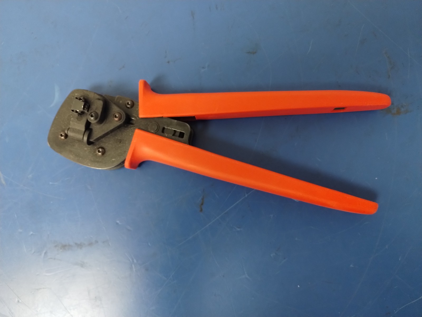 MOLEX 63819-0600 HAND CRIMP TOOL For Use With:1.8mm Wide Crimp Terminals