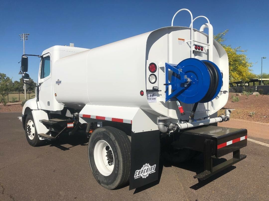 New 2,500 gallon TANK KIT with 6 sprays (2)- front (2) -rear (2)- side, pump