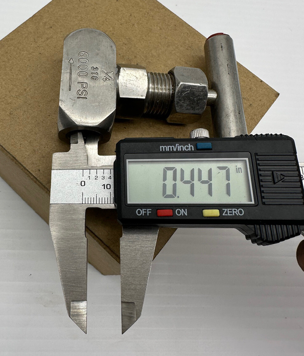 1/4″ FNPT 316ss Needle Valve Unknown Brand 6000 PSI Pre Owned