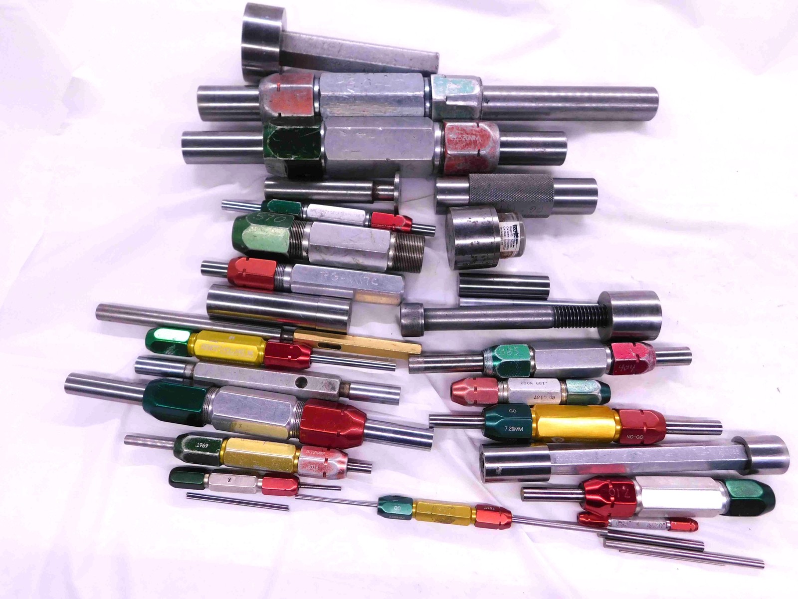 32 PC LOT OF ASSORTED PIN PLUG GAGES APROX SIZE RANGE 2.0000mm TO 21.5200mm