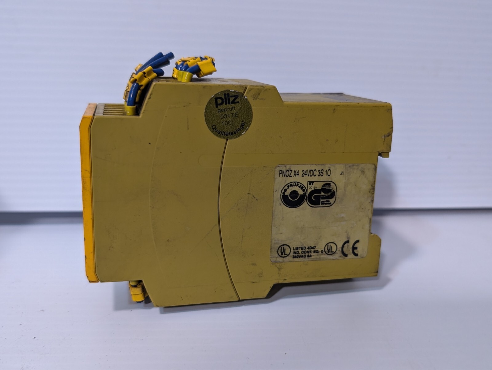 pilz PNOZ X4 safety relay, 24VDC, 3S 10, 2W, 774730 105382 as pictured