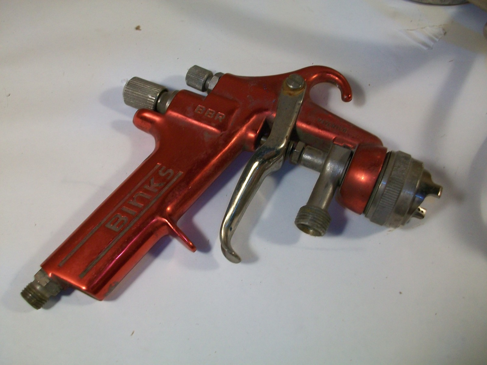 BINKS 2100 Spray Gun w/ Regulator & 2 Quart Pressure Pot & BBR Red Gun Untested
