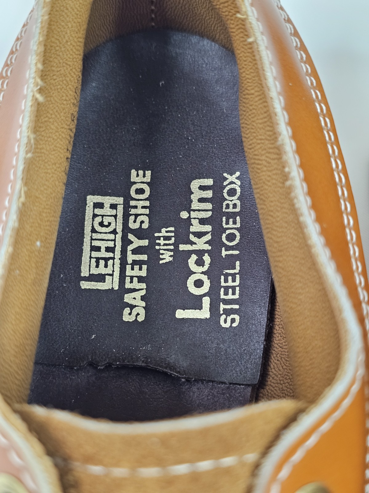 Lehigh Safety Shoe w Lockrim Steel Toe Box Men 9.5M, 2-Tone Tan Suede Leather