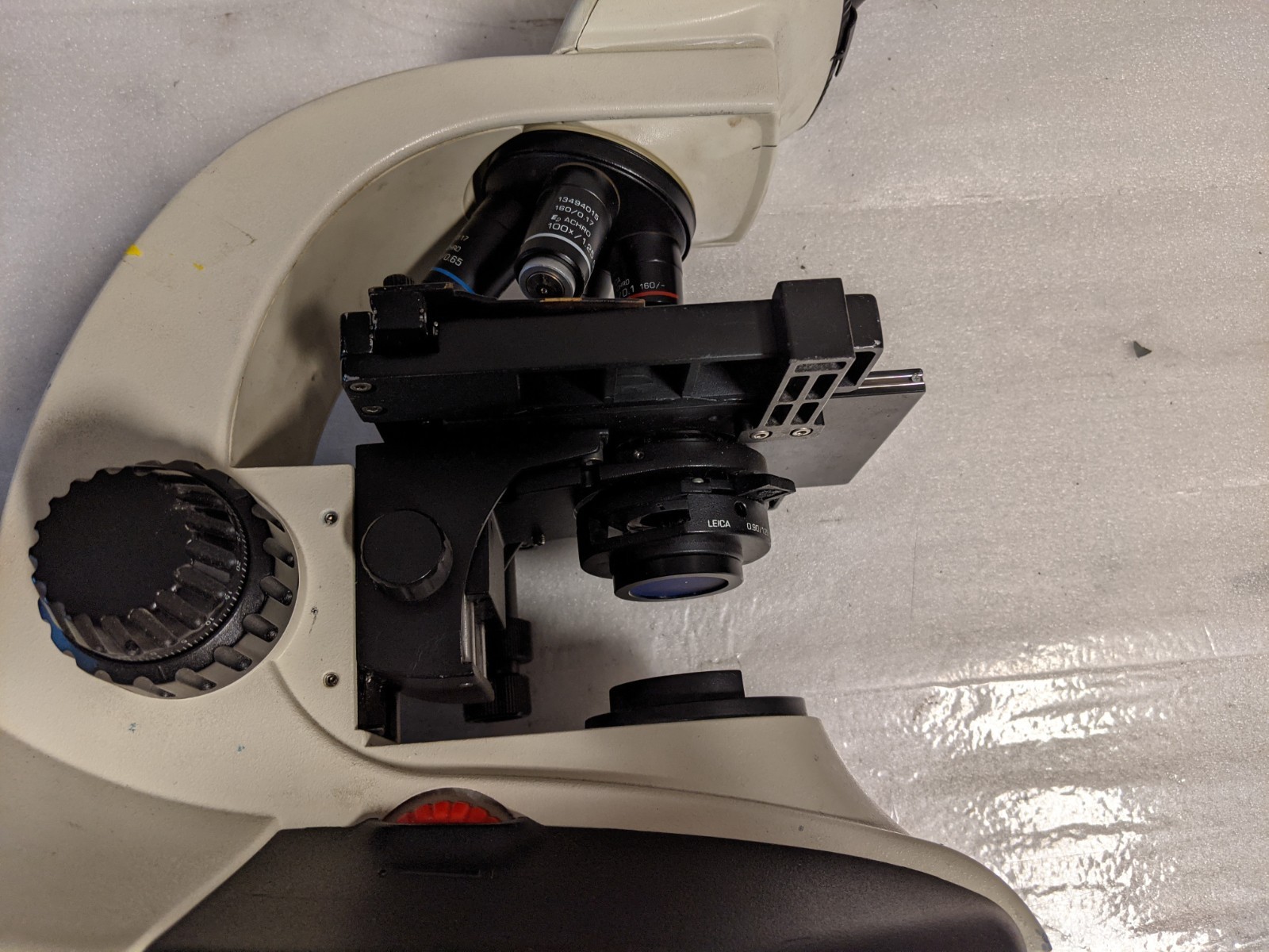 Leica CME Microscope 1349521X with Objectives 4x, 10x, 40x, 100x & Condenser