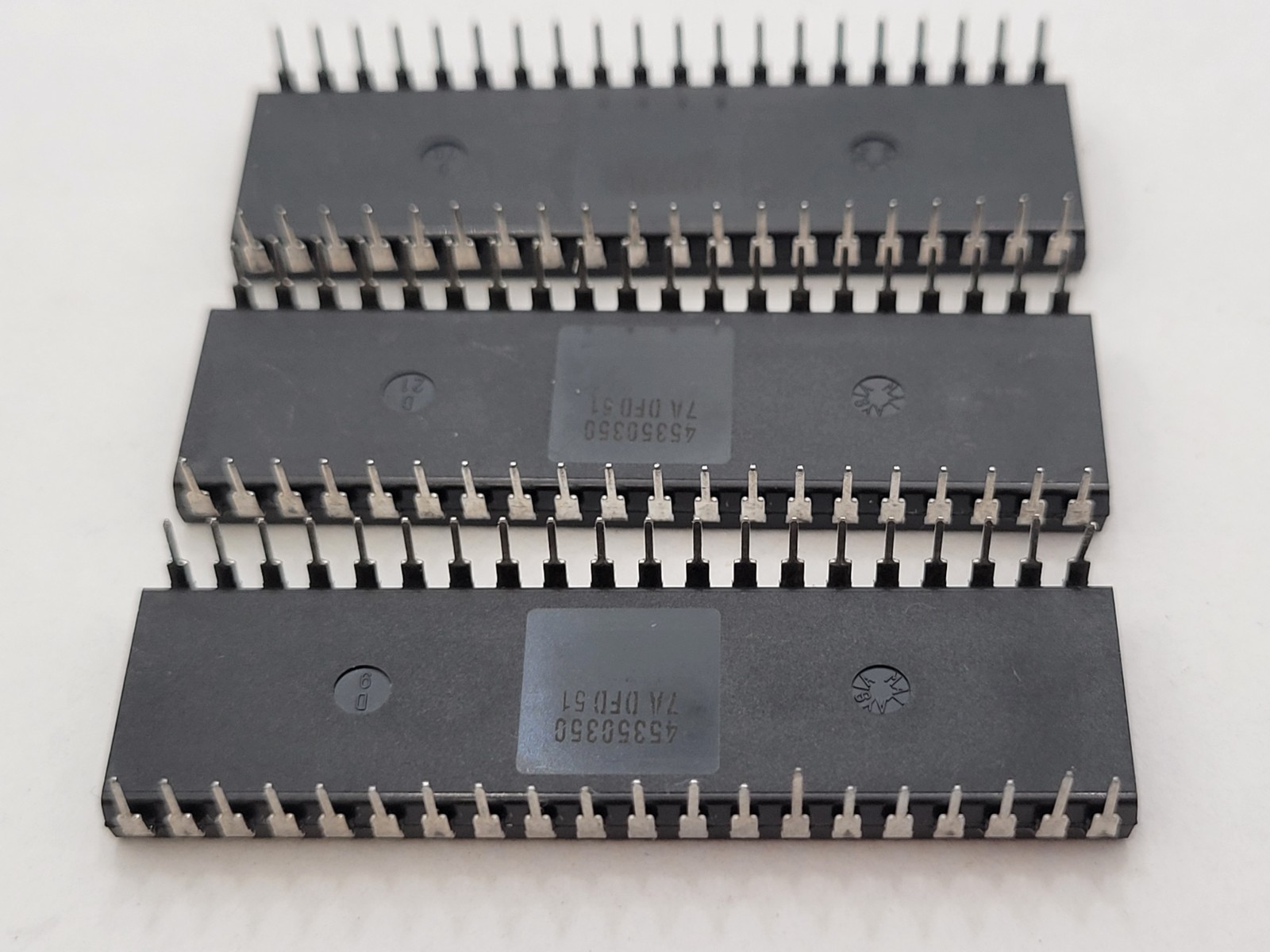 3PC Intel P8031AH Microcontroller 8-Bit 40-Pin 3.5 MHz to 12 MHz DIP40 Socket