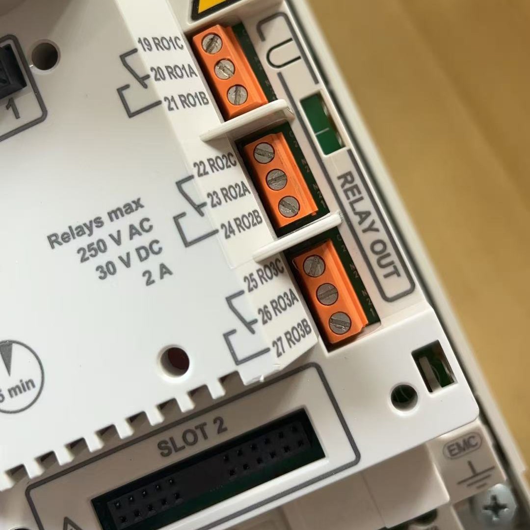 ABB ACH550-UH-031A-4 HVAC Drive Inverter 20HP 15KW 3-Phase 31A 3AUA0000004054