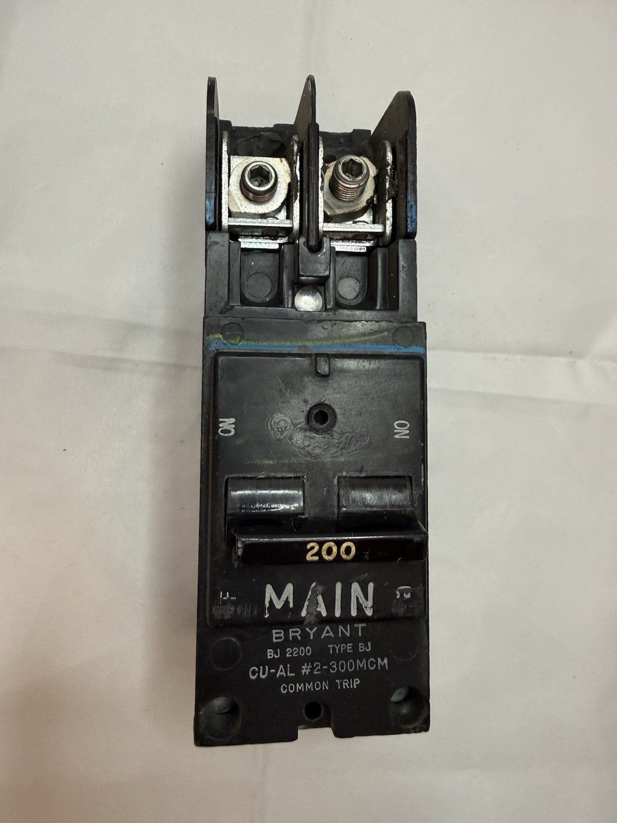 Bryant BJ2200 200A Main Circuit Breaker Common Trip AC On/Off