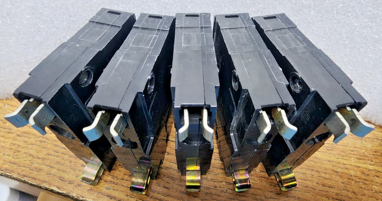 🤠 5) SQUARE D 20 AMP CIRCUIT BREAKERS 120/240 VAC 1 POLE QO120 LOT OF 5