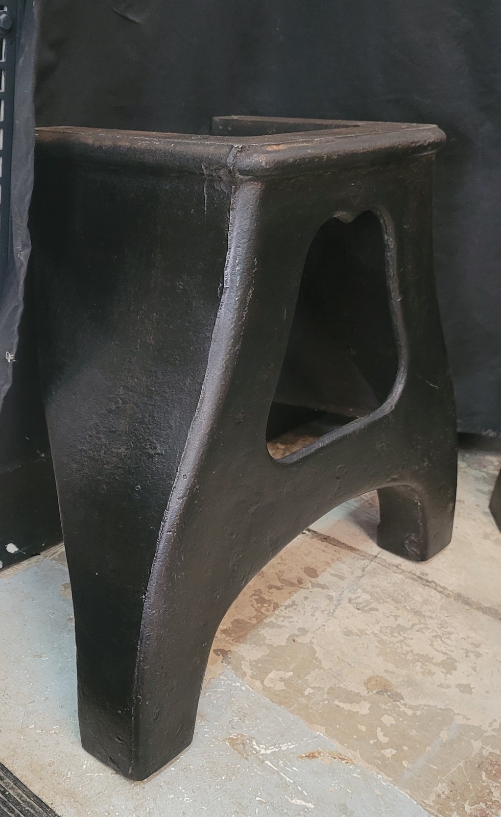 Pair of Cast Iron Factory Tapered Machine Legs 21″ T GS00689