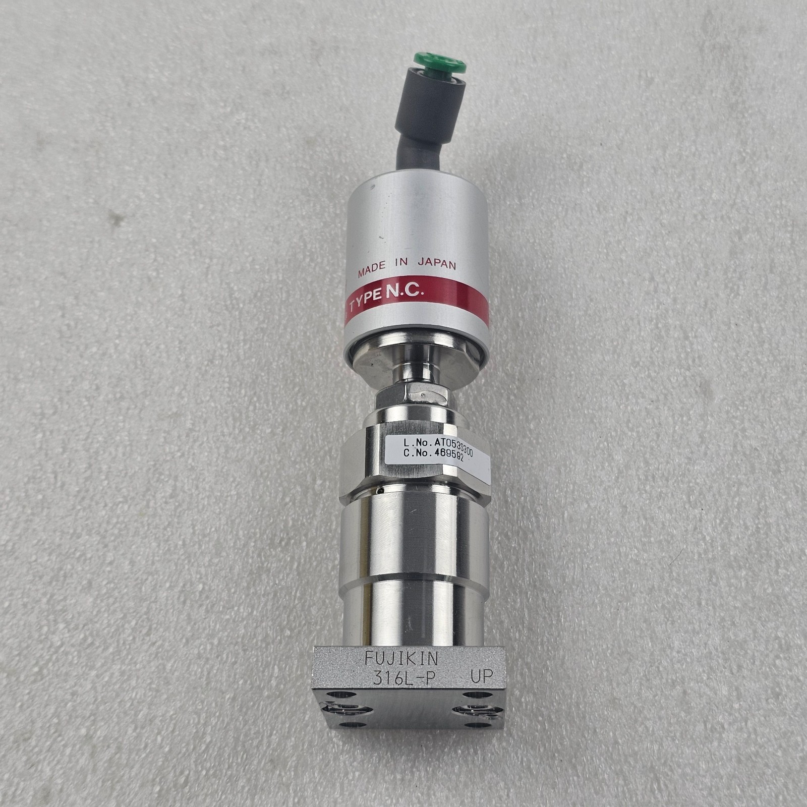 Fujikin Incorporated O.P. 0.5~0.6MPa TYPE N.C. / FUJIKIN 316L-P / AT053S300