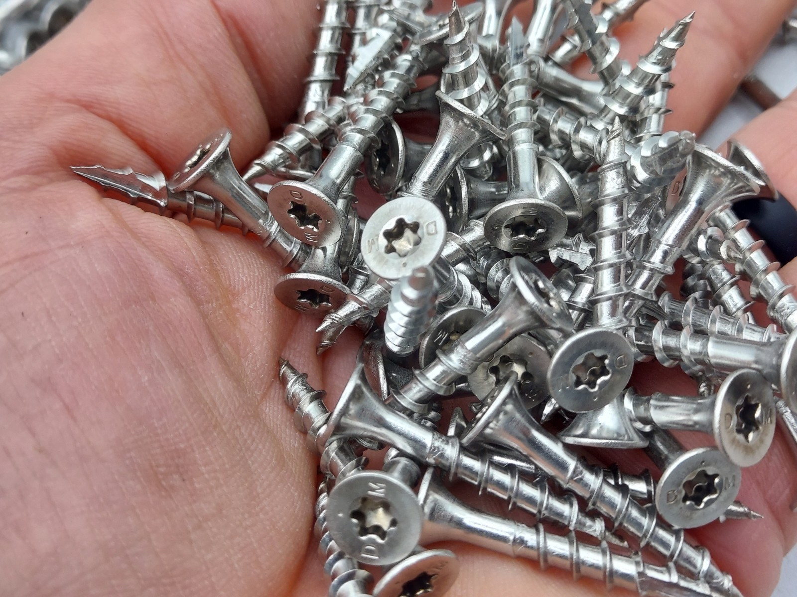1-1/4″ T20 Star Drive #8 Flat Head Wood Screws 316 Marine Stainless Steel 200/ea