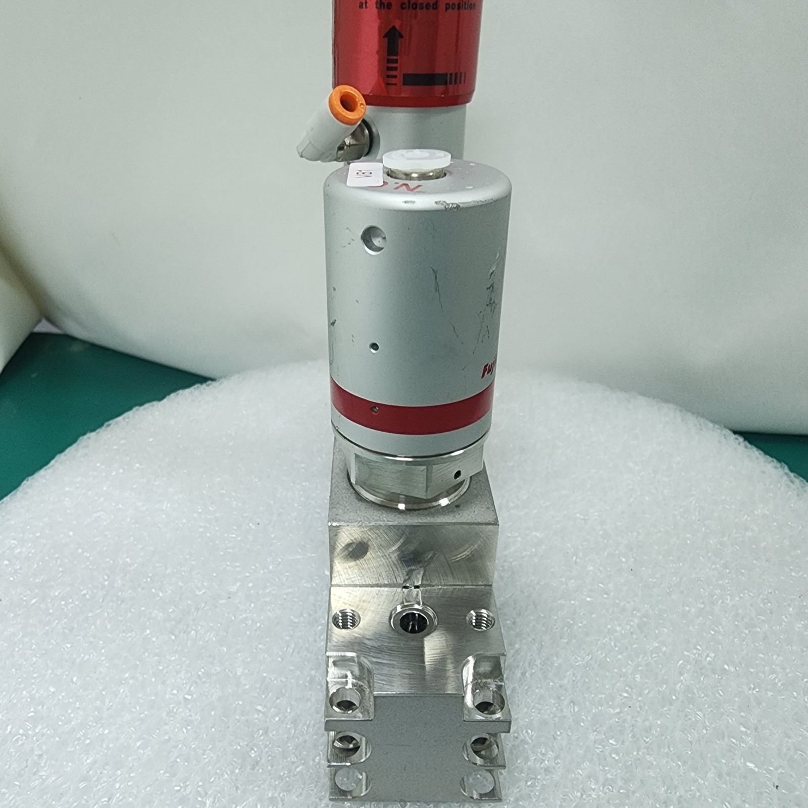 Lam 766-077821-103 Rev E, Fujikin 2×0.5~0.6 MPa Valve Assy,Used,Jp+97211