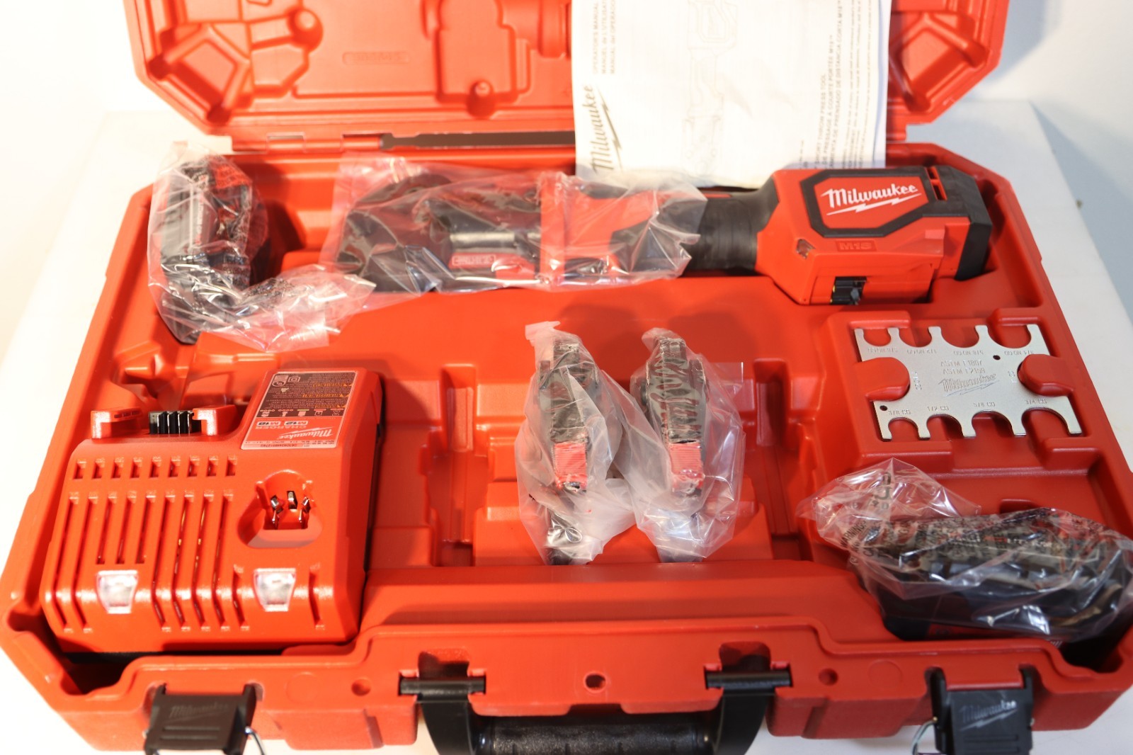 Milwaukee M18 18V Short Throw Press Tool Kit with 3 PEX Crimp Jaws W/ (2) 2.0 Ah
