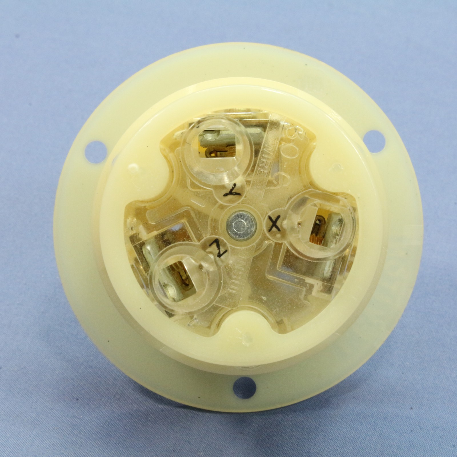 Leviton Twist Turn Locking Flanged Outlet Receptacle L12-30R 30A 480V 3� 2686