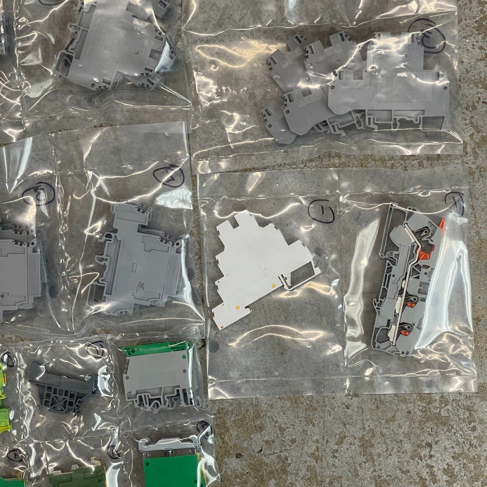 Mixed Lot of Entrelec Terminal Block Din Rail Terminals – Gray / Green