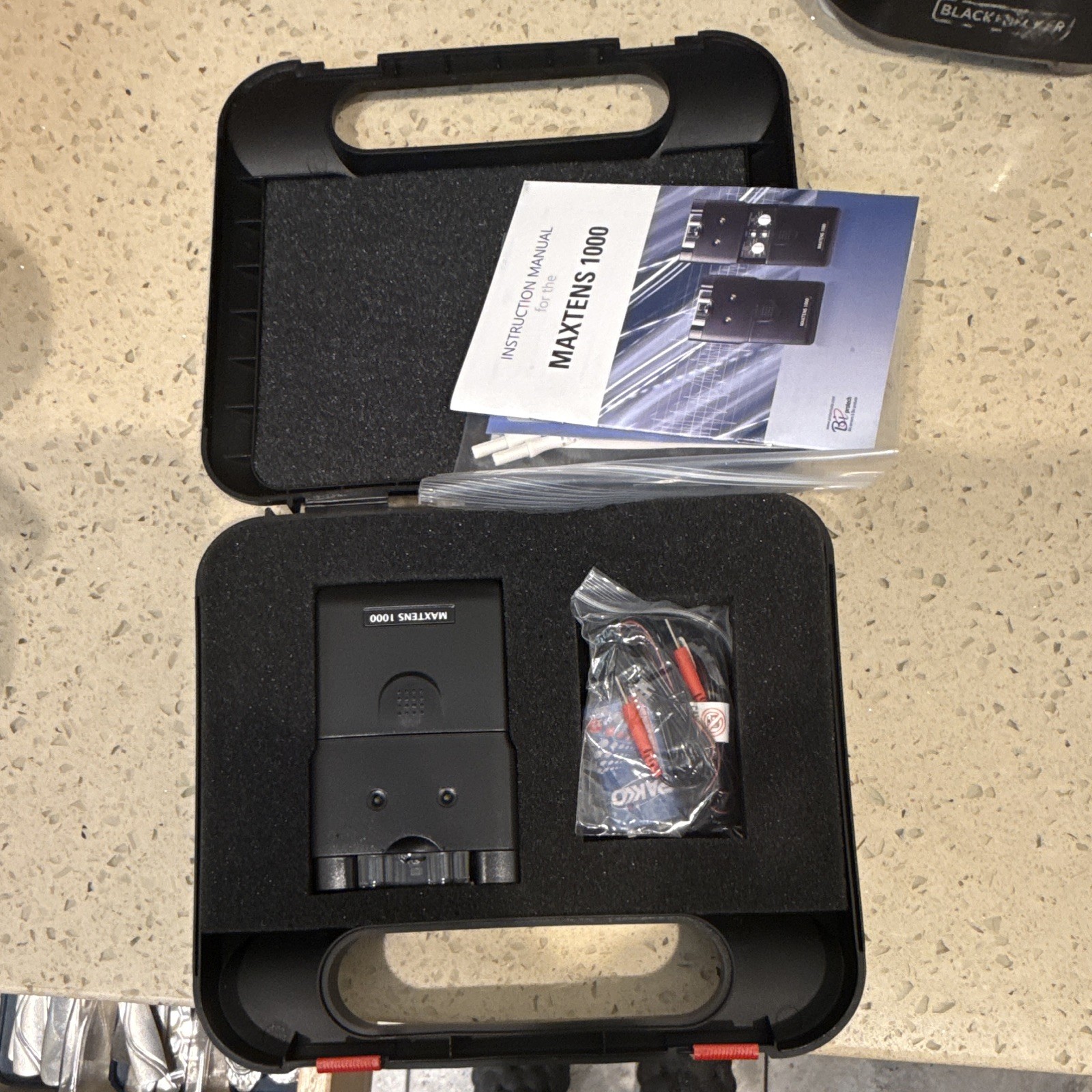 Roscoe MAXTENS 1000 TENS Unit 2 Channels Wearable with Accessories & Carry Case