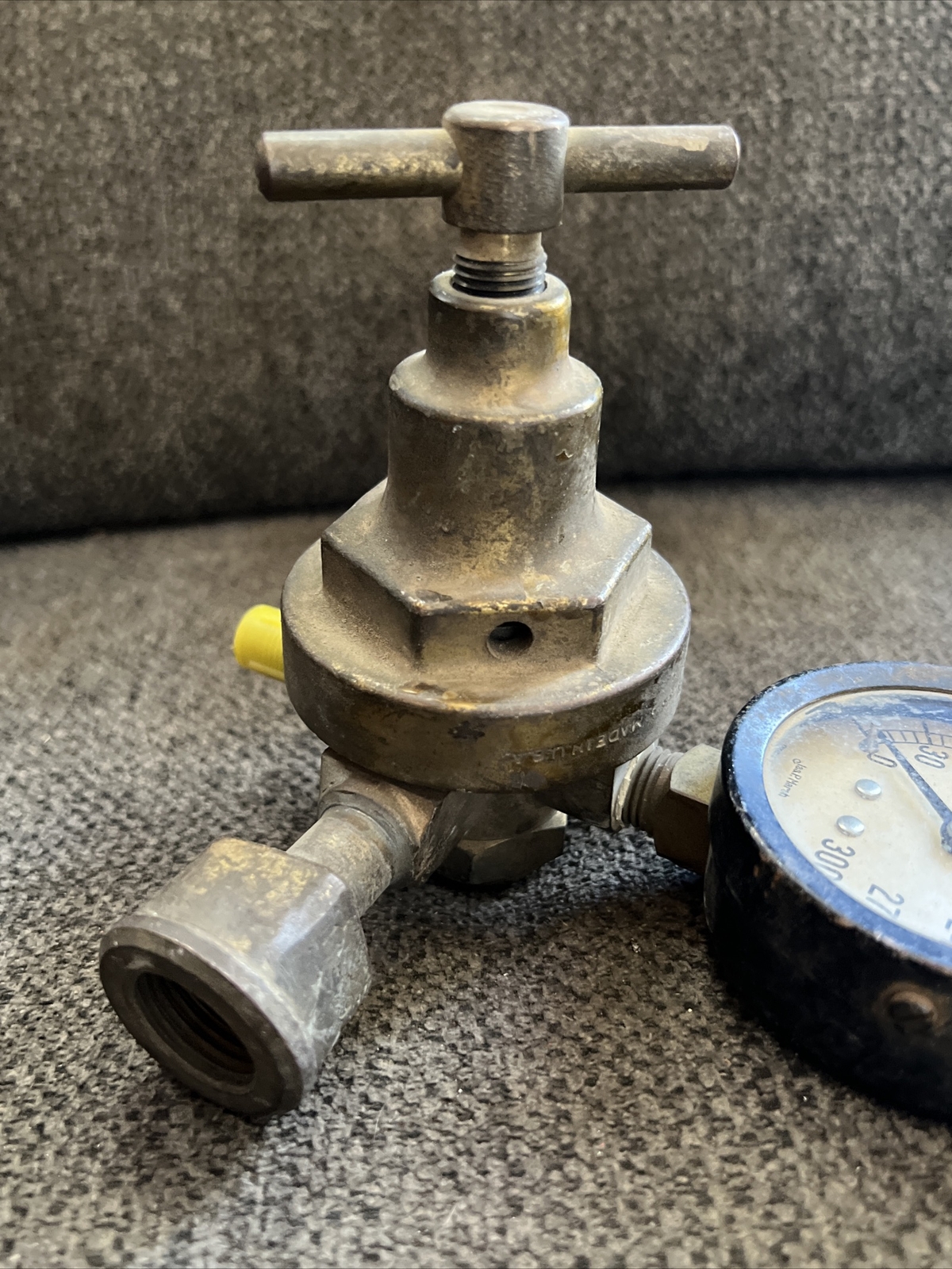 Marsh Pressure Gauge 300 Pounds With Valve Air Carbon Dioxide