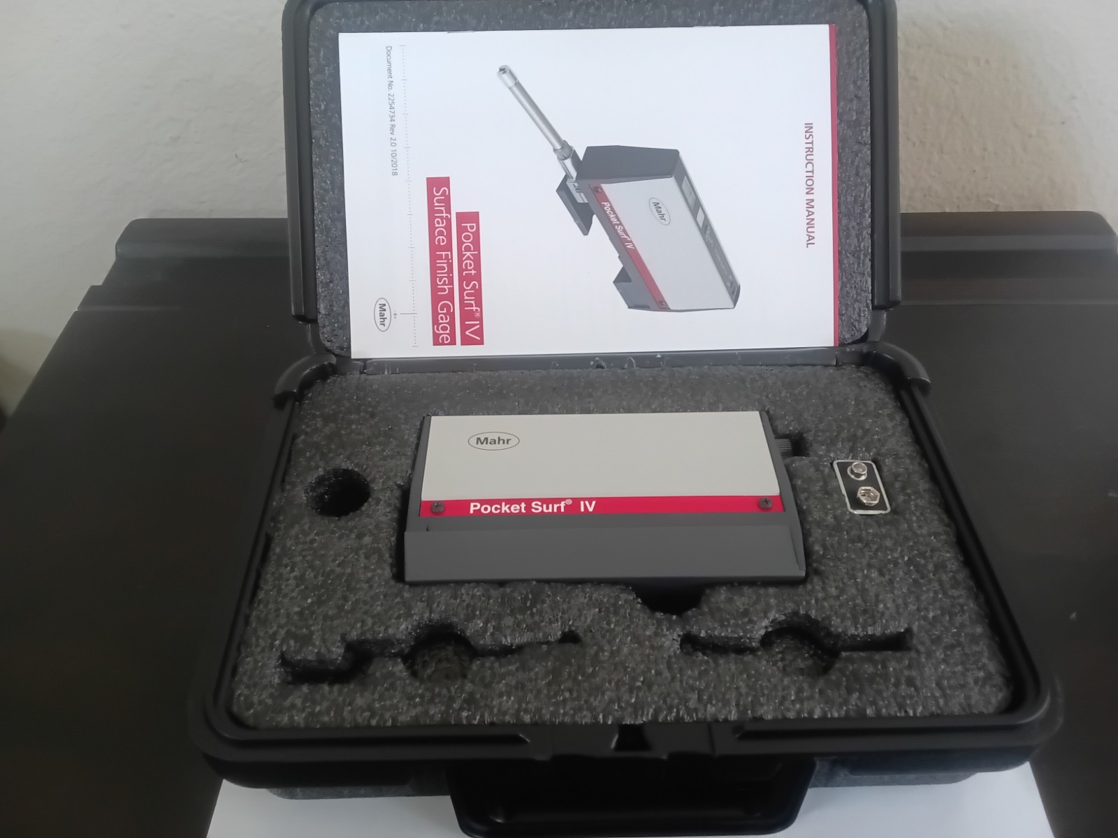 Mahr Pocket Surf IV Mobile Roughness Measuring Instrument with 10 µm Probe Tip