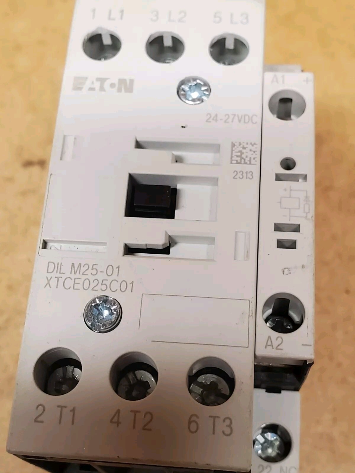 Eaton DIL M25-01 XTCE025C01 w/ Auxiliary Contact Module 24-27VDC – NEW