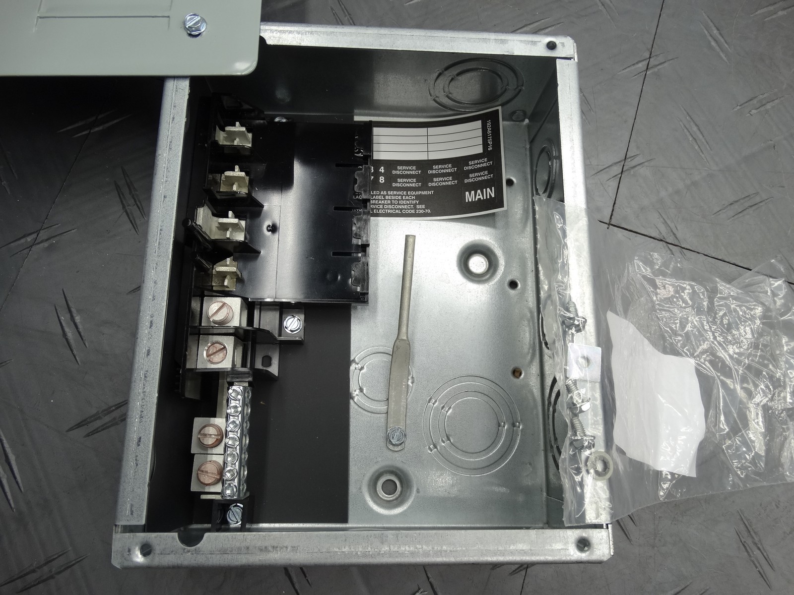 GE PowerMark Plus 125A 4-Space 8-Circuit Indoor Main Lug Circuit Breaker Panel