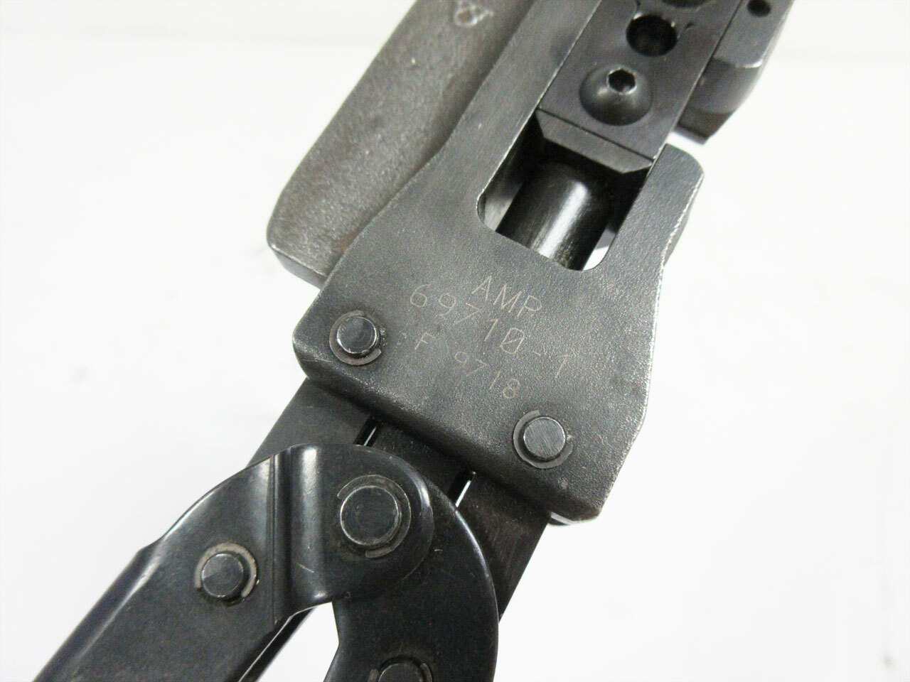 AMP 58166-2 SDL FERR 4P & 69710-1 HAND CRIMP TOOL